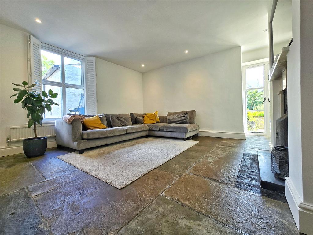 Spacious Lounge