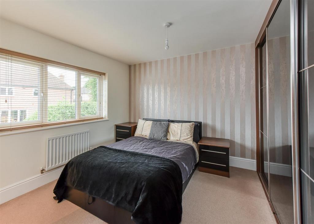 6 Pickwick Gardens-bed2.jpg