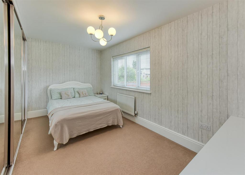 6 Pickwick Gardens-bed3.jpg