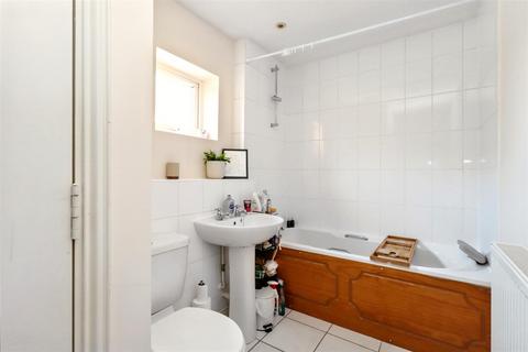40 Central Way, Clevedon, BS21 6SY