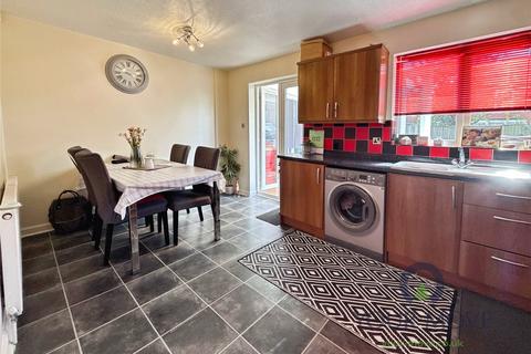 25 Far Lawns, Carlton, Barnsley, S71 3FL