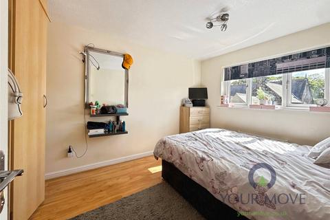 25 Far Lawns, Carlton, Barnsley, S71 3FL