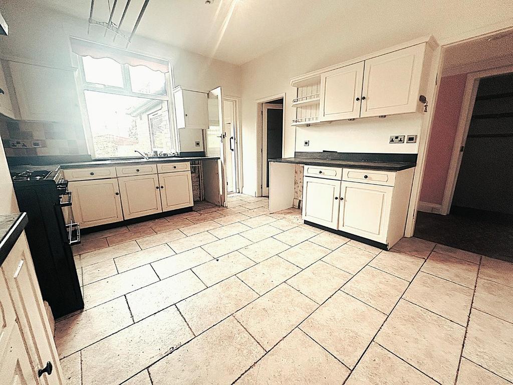 Kitchen new1.jpg