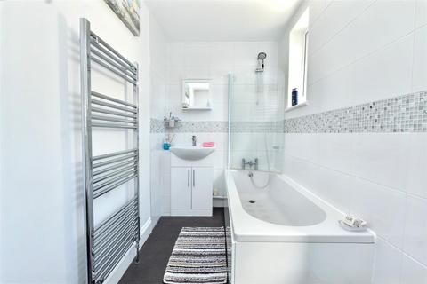 2 bedroom flat for sale, Spencer Road, Eastbourne