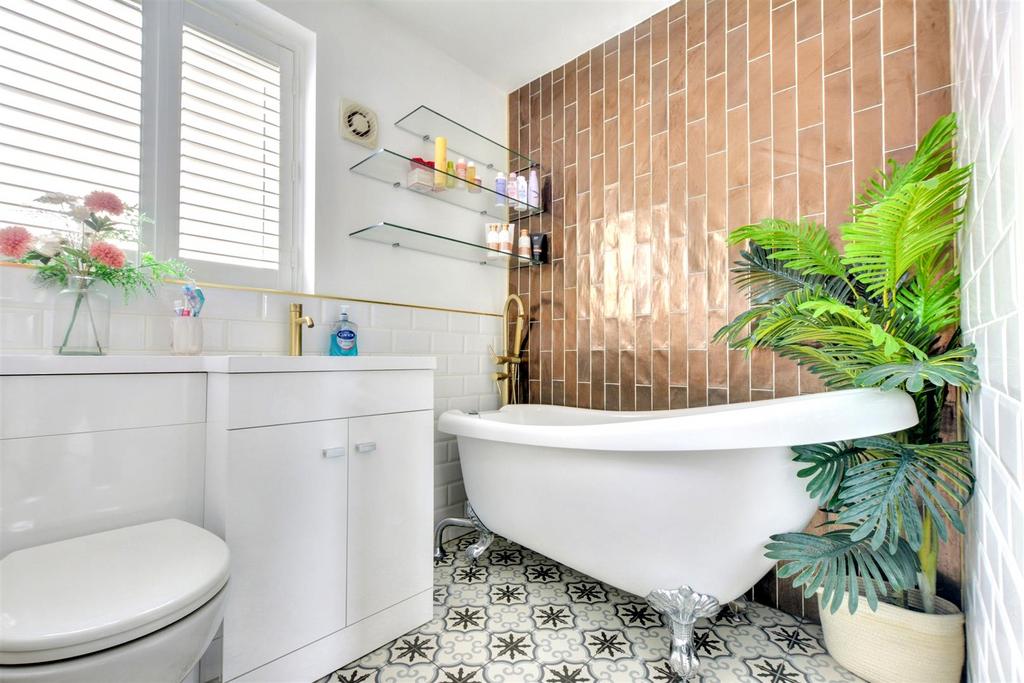 Bathroom 2.jpeg