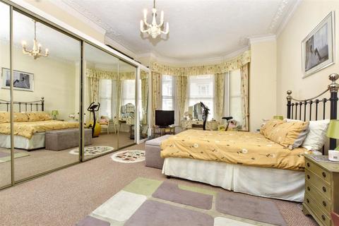 2 bedroom flat for sale, Spencer Road, Eastbourne