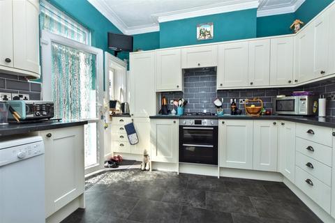 2 bedroom flat for sale, Spencer Road, Eastbourne