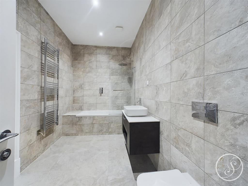 Jack &amp; Jill Bathroom