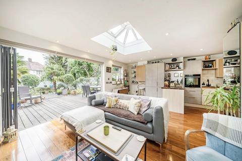 22 Lillian Avenue, London, W3 9AW