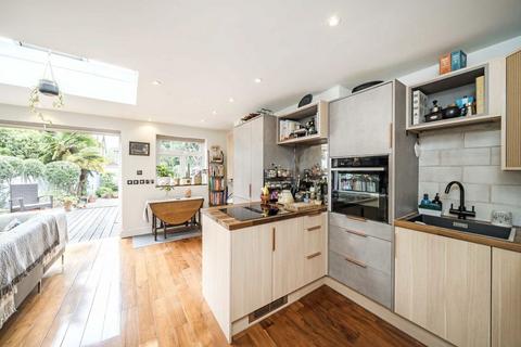 22 Lillian Avenue, London, W3 9AW