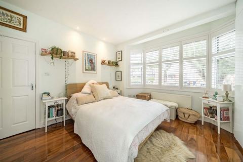 22 Lillian Avenue, London, W3 9AW