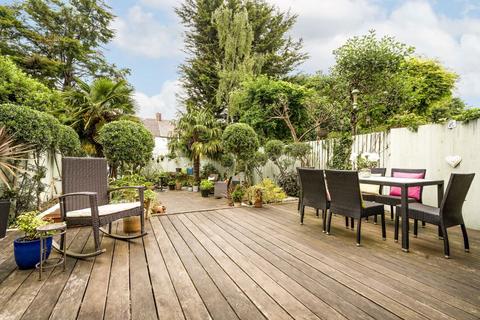 22 Lillian Avenue, London, W3 9AW