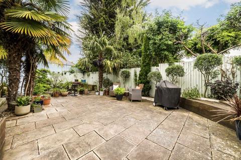 22 Lillian Avenue, London, W3 9AW