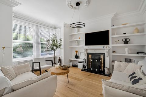 28 Claygate Road, London, W13 9XG
