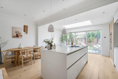28 Claygate Road, London, W13 9XG