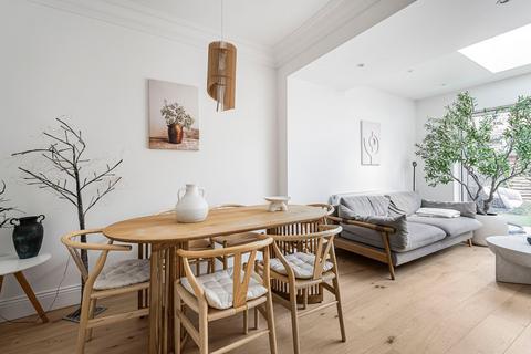 28 Claygate Road, London, W13 9XG