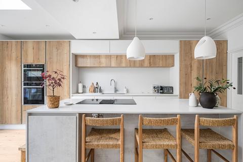 28 Claygate Road, London, W13 9XG