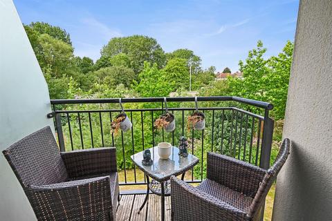 2 bedroom apartment for sale, Tythe Court, White Hart Lane, Romford, London, RM7 8LZ