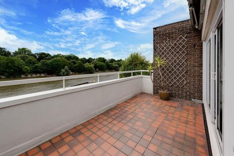 17 Augustus Close, Brentford, TW8 8QE