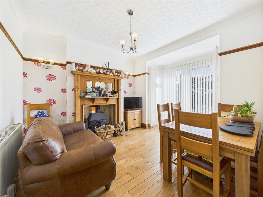 Dining room:
