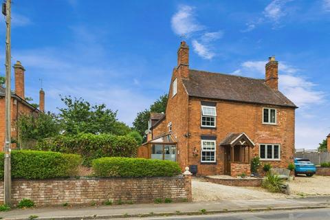 1, Cedar Cottage Main Road, Hallow, Worcester, WR2 6PW