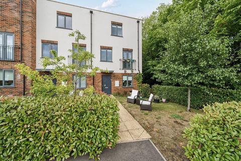 4 bedroom end of terrace house for sale, Leaside Close, welwyn gaden city AL8