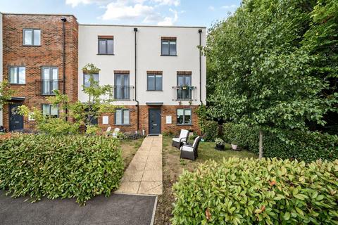 4 bedroom end of terrace house for sale, Leaside Close, welwyn gaden city AL8