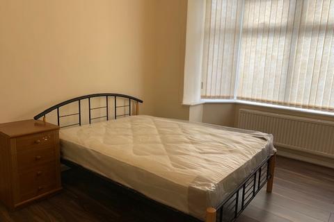 4 bedroom terraced house to rent, Heald Place, M14 4AX