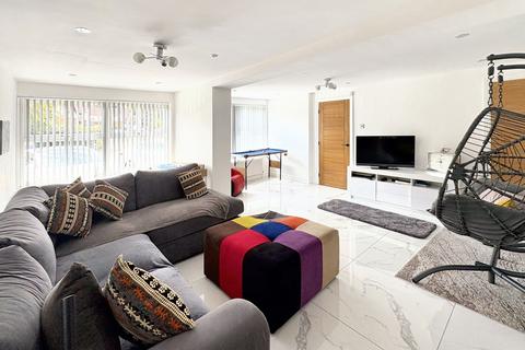 4 bedroom detached house for sale, Waterdale Drive, Whitefield, M45