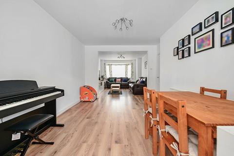 16 Cherry Tree Avenue, Staines-upon-thames, TW18 1JF
