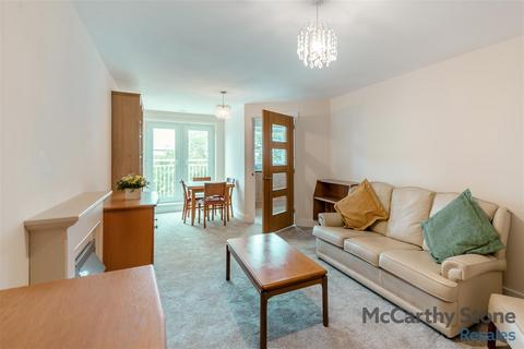 1 bedroom apartment for sale, Goodes Court, Baldock Road, Royston, Herts, SG8 5FF