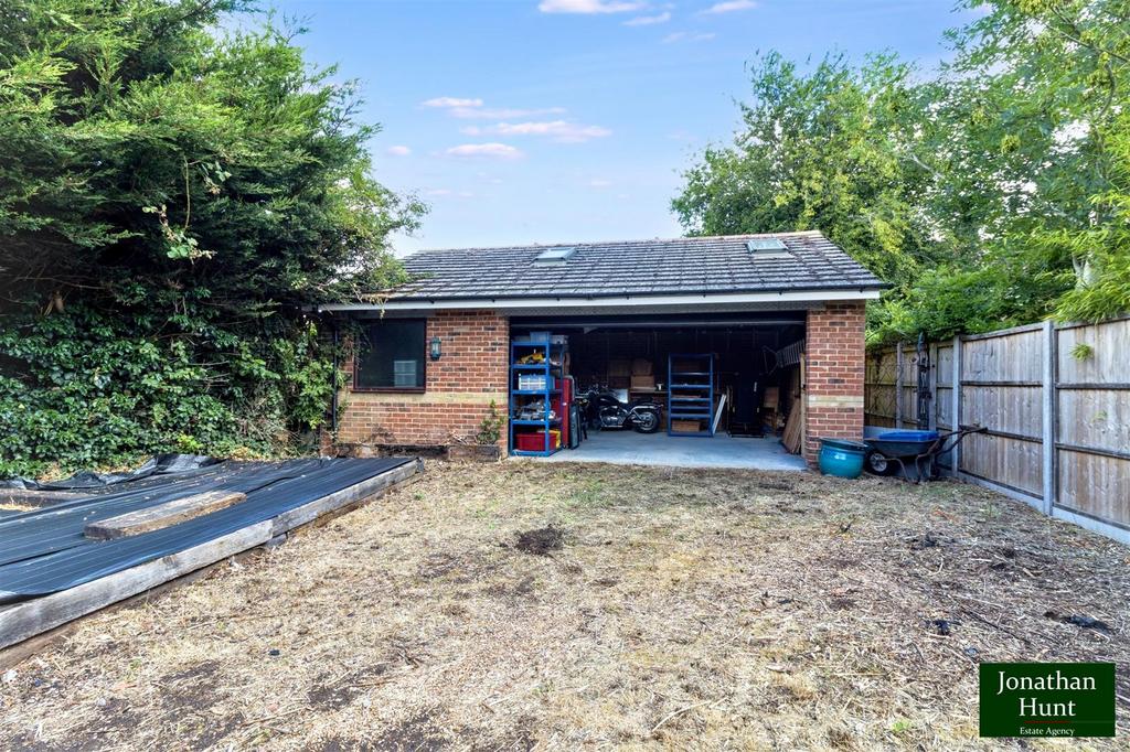 Garage/workshop