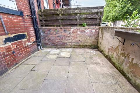 4 Athlone Grove, Leeds, LS12 1UD