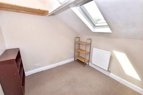 4 Athlone Grove, Leeds, LS12 1UD