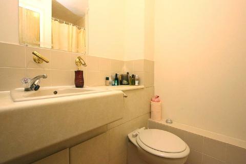 68 Goodwin Close, London, SE16 3TL