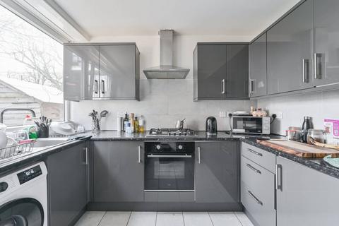3 bedroom flat to rent, Moody Street, Mile End, London, E1