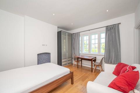 Studio to rent, Ravenscroft Avenue, Golders Green, London, NW11