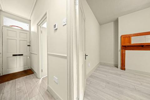 3 bedroom house to rent, Capel Road, London E12