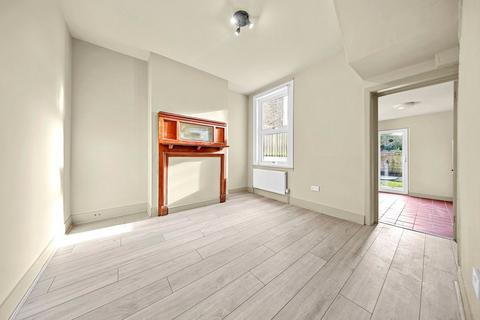 3 bedroom house to rent, Capel Road, London E12