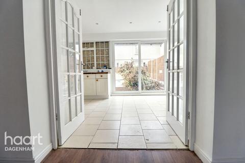 2 bedroom end of terrace house for sale, Parsloes Avenue, Dagenham