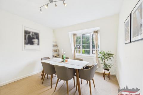 3 bedroom flat for sale, Sudbury Hill, Harrow on Hill