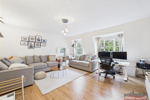 3 bedroom flat for sale, Sudbury Hill, Harrow on Hill
