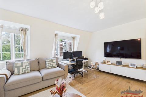 3 bedroom flat for sale, Sudbury Hill, Harrow on Hill