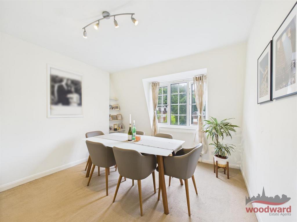 Bedroom/Dining Room