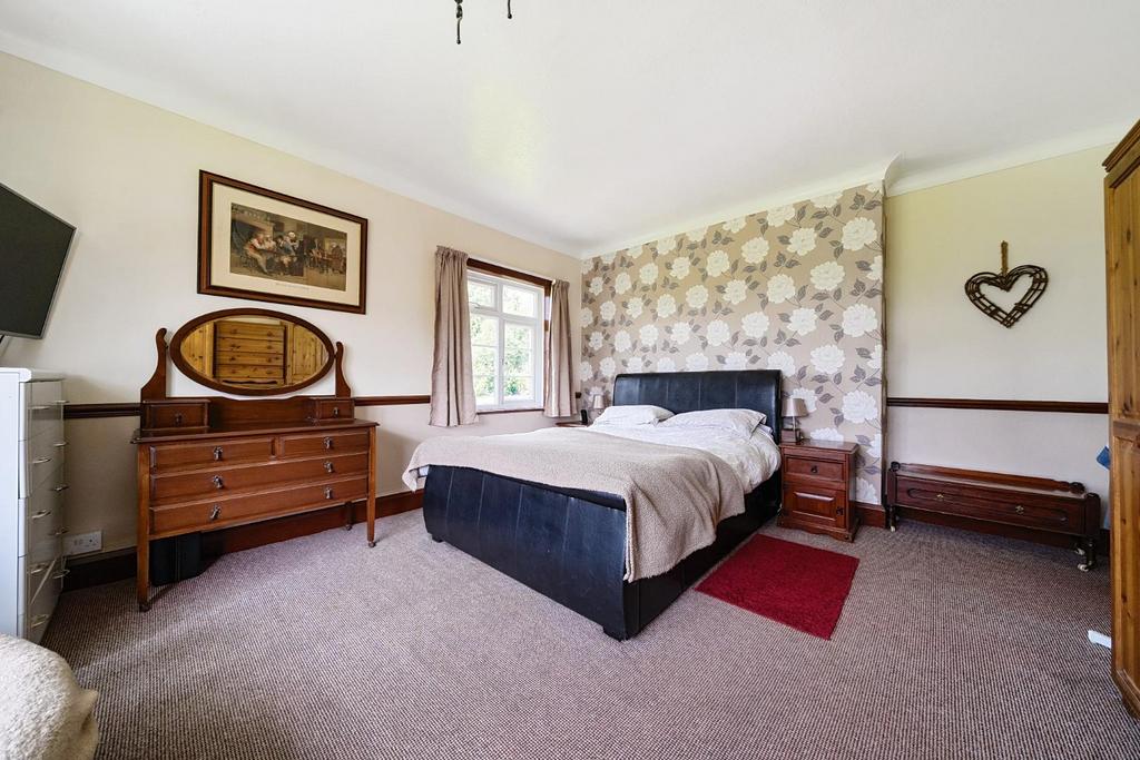 Bedroom 1.jpg