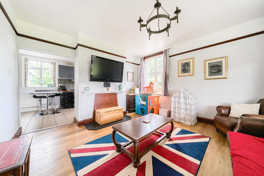 Lounge view into Kitchen.jpg