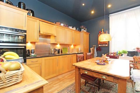 3 bedroom flat for sale, Buxton Road, Eastbourne, BN20 7LF
