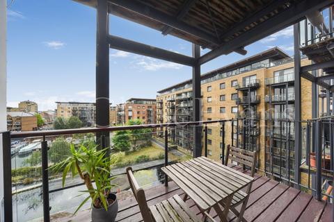 2 bedroom flat for sale, Berglen Court, Limehouse Basin, Branch Road, Limehouse, London, E14