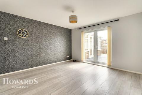 3 bedroom terraced house for sale, Lakeland Drive, Lowestoft