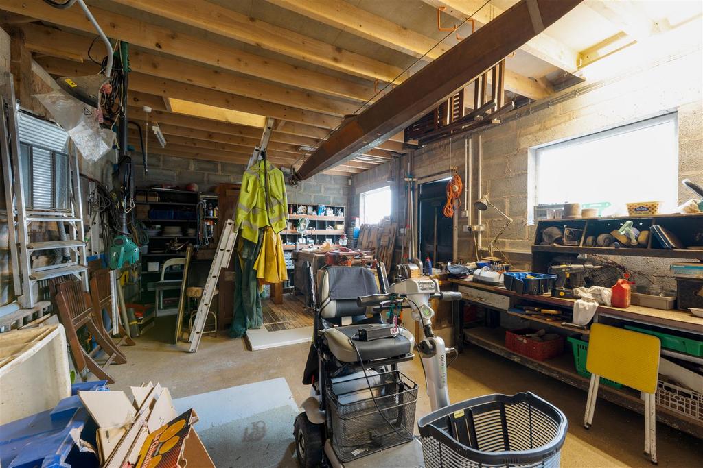 Detached Double Garage &amp; Workshop